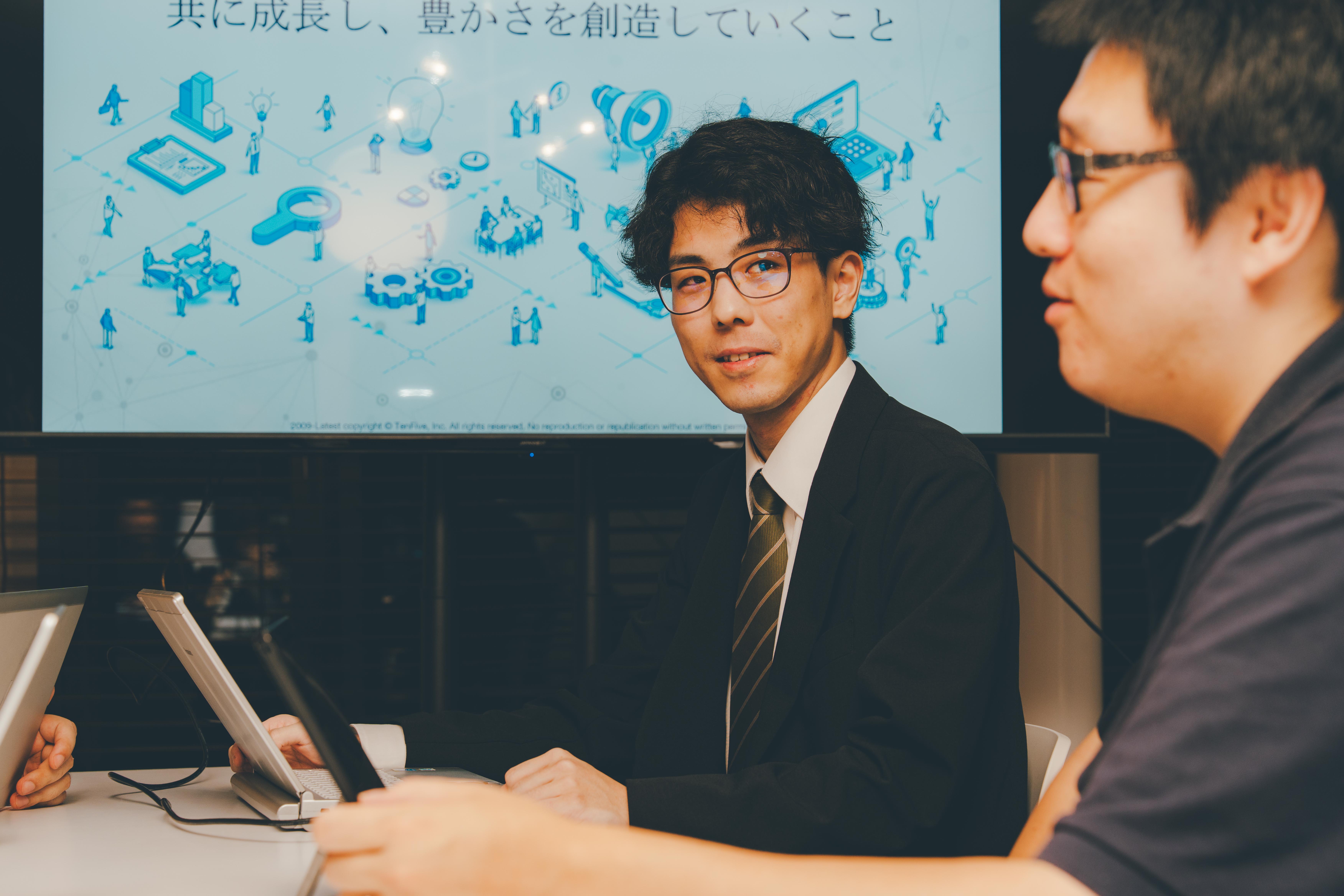 新卒採用背景画像1